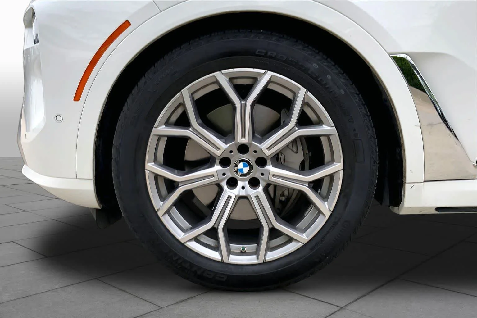 Used 2024 Alpine White BMW xDrive40i image 10