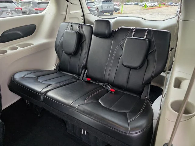 Used 2024 Silver Mist Clearcoat Chrysler Touring L image 19