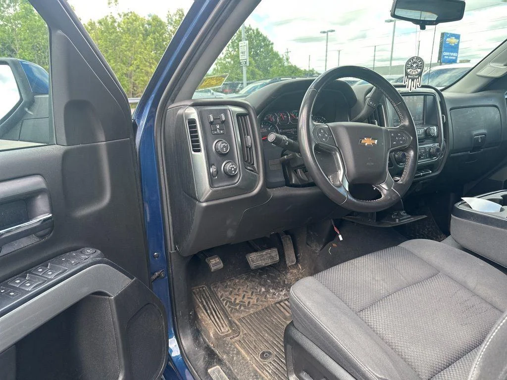 Used 2019 Deep Ocean Blue Chevrolet LT image 6