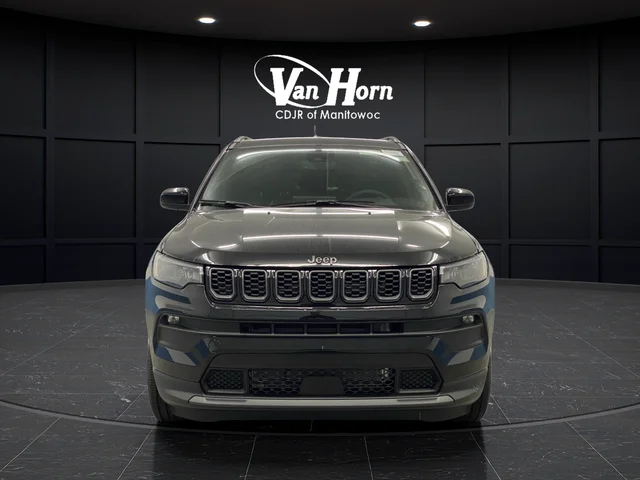 New 2026 Diamond Black Crystal Pearlcoat Jeep Latitude image 10