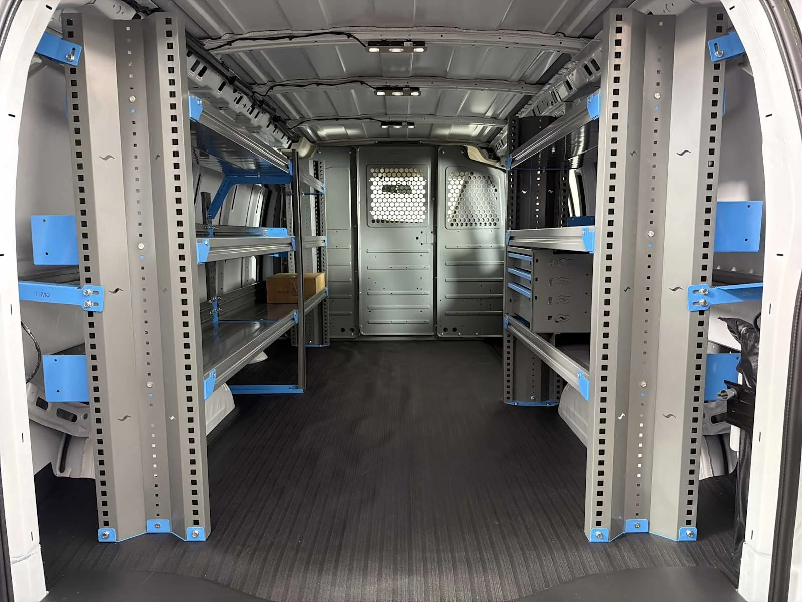 2025 GMC Savana Cargo Work Van - Photo 18