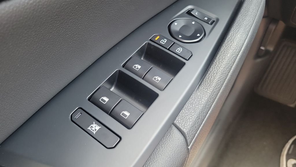 New 2026 Glacial White Pearl Kia EX image 19
