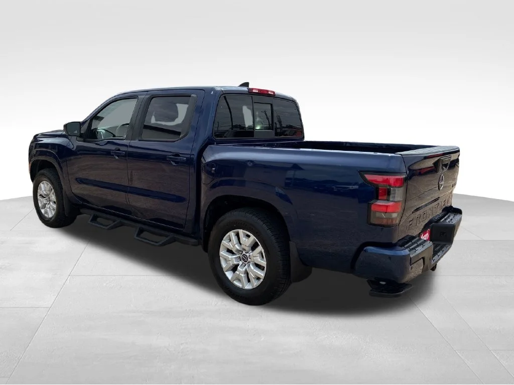Used 2022 Blue Nissan SV image 4