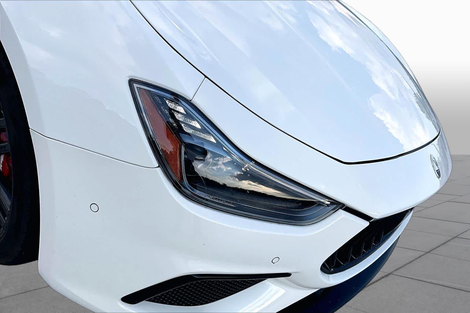 Used 2022 Bianco Maserati Modena image 27