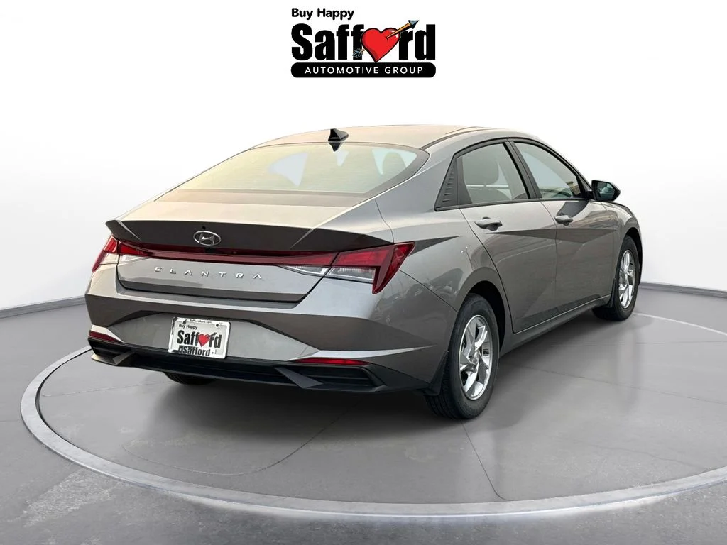 Used 2023  Hyundai SE image 8
