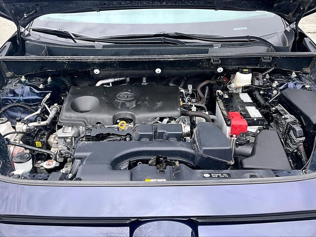 Used 2025  Toyota XLE image 30
