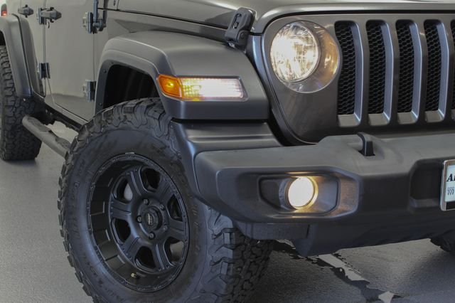 Used 2020 Gray Jeep Unlimited Sport S image 3