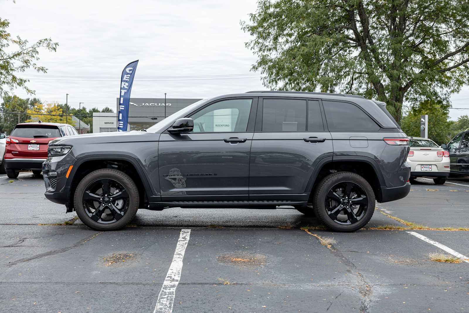 Used 2024 Baltic Gray Metallic Clearcoat Jeep Limited image 4