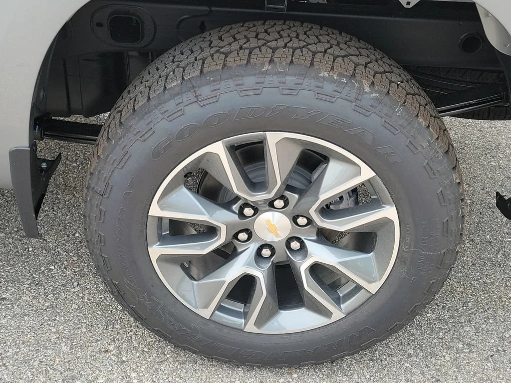 New 2026 Sterling Gray Metallic Chevrolet LT (2FL) image 27