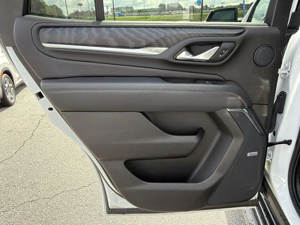 Used 2024 White GMC Denali image 22