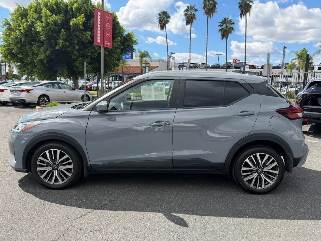 Used 2024 Gray Nissan SV image 5