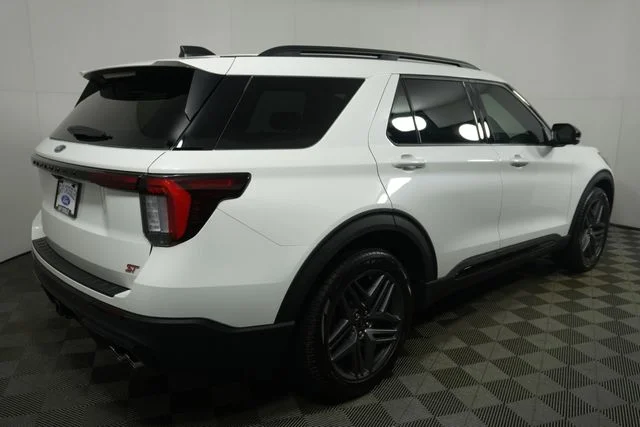 New 2026 Star White Metallic Tri-Coat Ford ST image 3