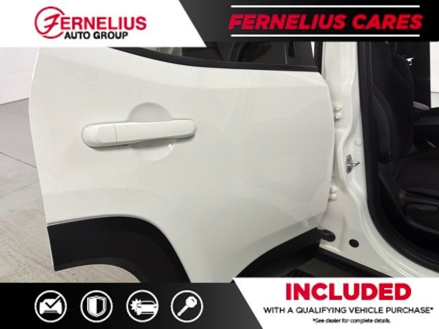 Used 2023 White Jeep Latitude image 17