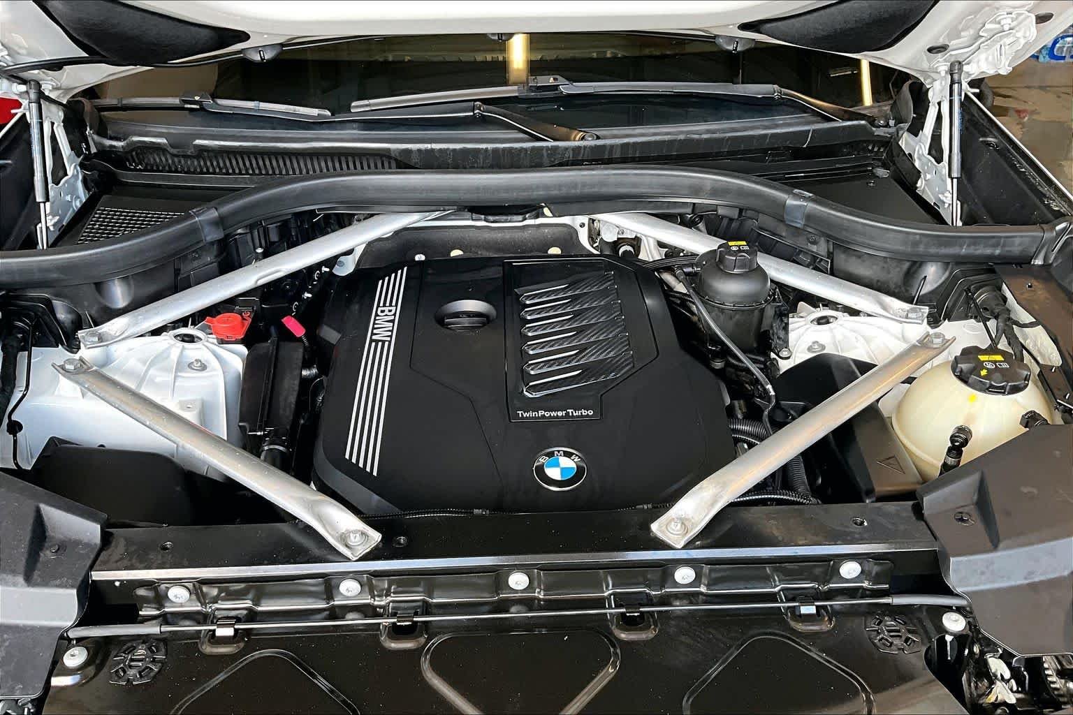 Used 2019 Alpine White BMW xDrive40i image 32