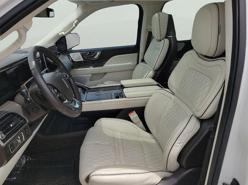 Used 2022  Lincoln Black Label image 14