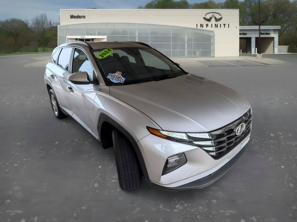 Used 2024 Shimmering Silver Hyundai SEL image 2