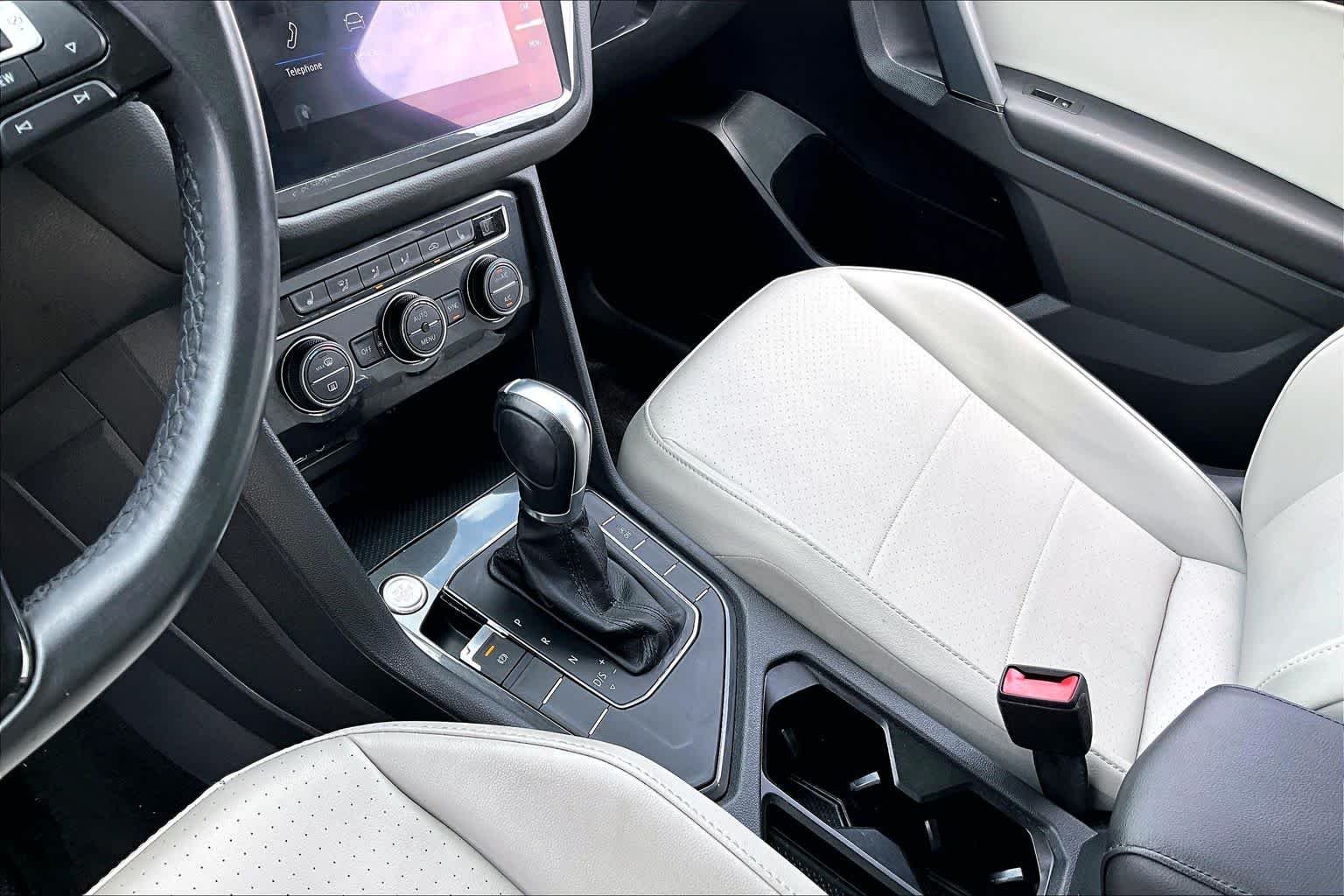 Used 2019 Platinum Gray Metallic Volkswagen SE image 14