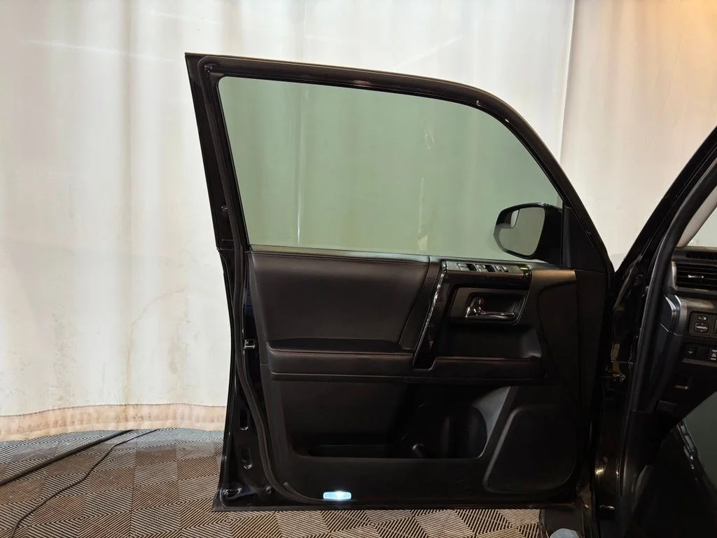 Used 2020 Midnight Black Metallic Toyota Venture image 21