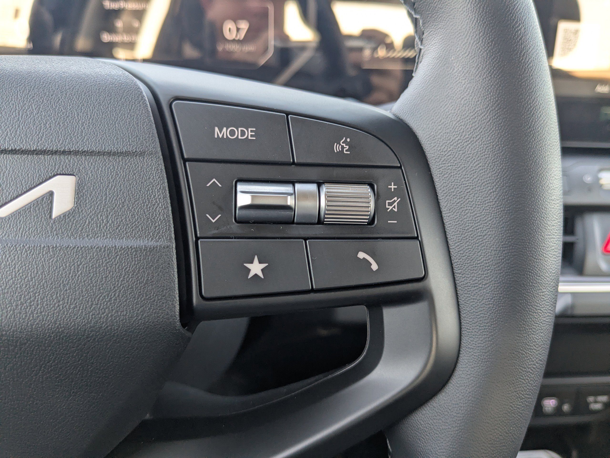 New 2025 Snow White Pearl Kia EX image 31