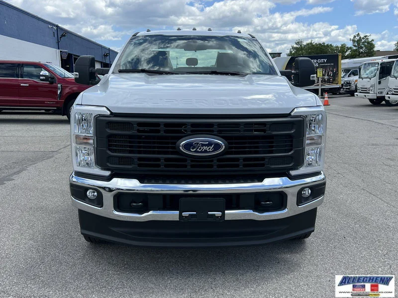 New 2026 Oxford White Ford XL image 3