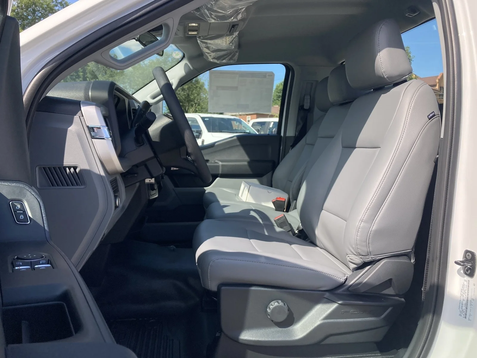 New 2026 Oxford White Ford XL image 6