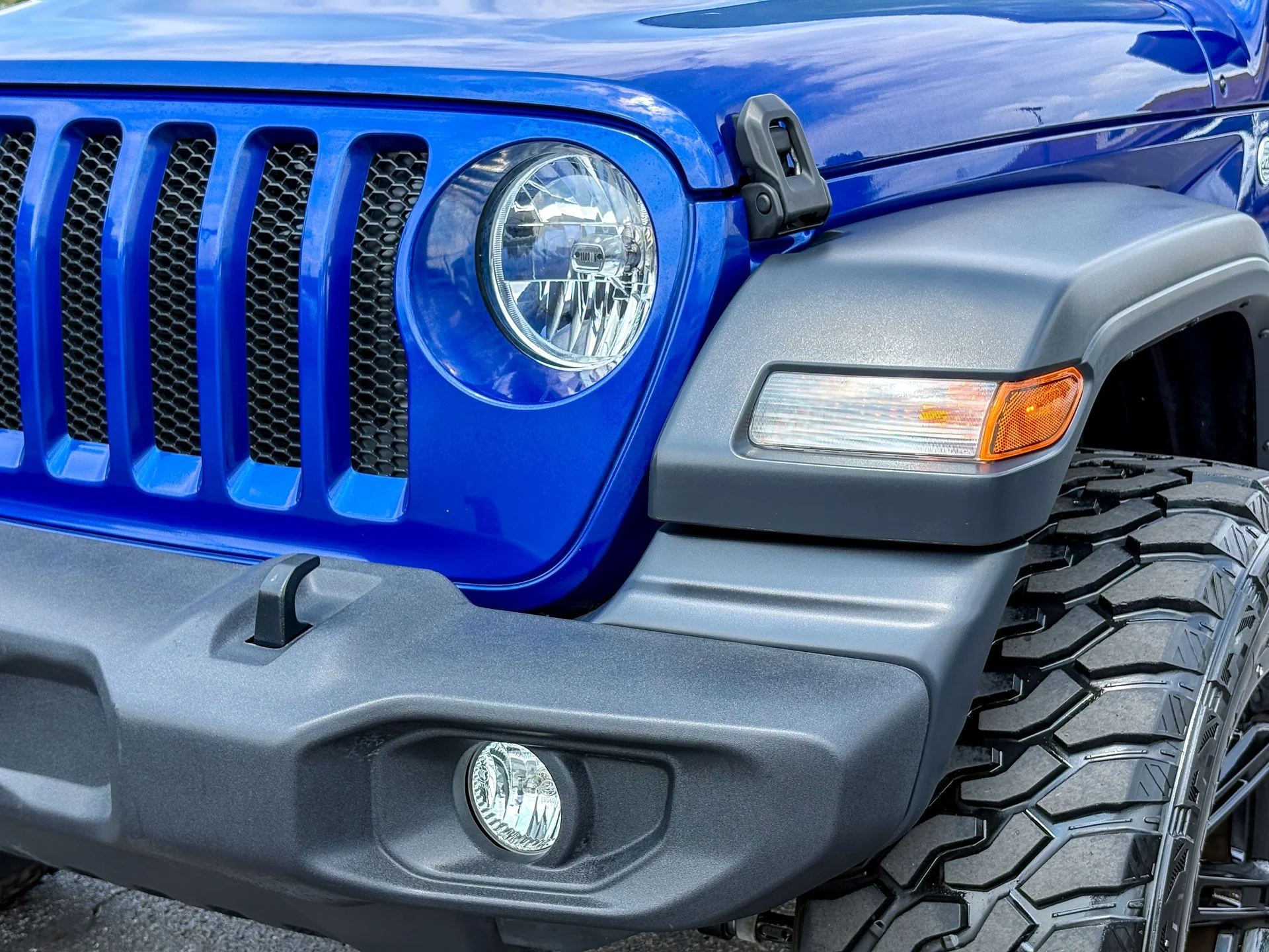 Used 2019 Blue Jeep Unlimited Sport image 6