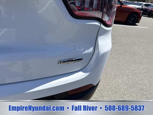 Used 2023 White Jeep Latitude Lux image 5