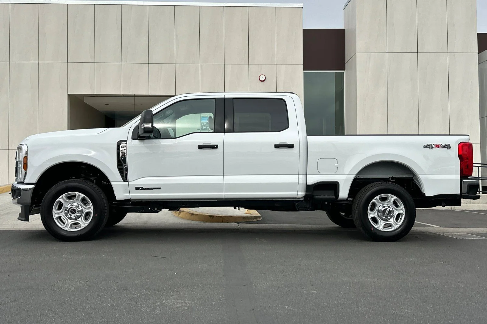 New 2026 Oxford White Ford F-250® XLT image 6