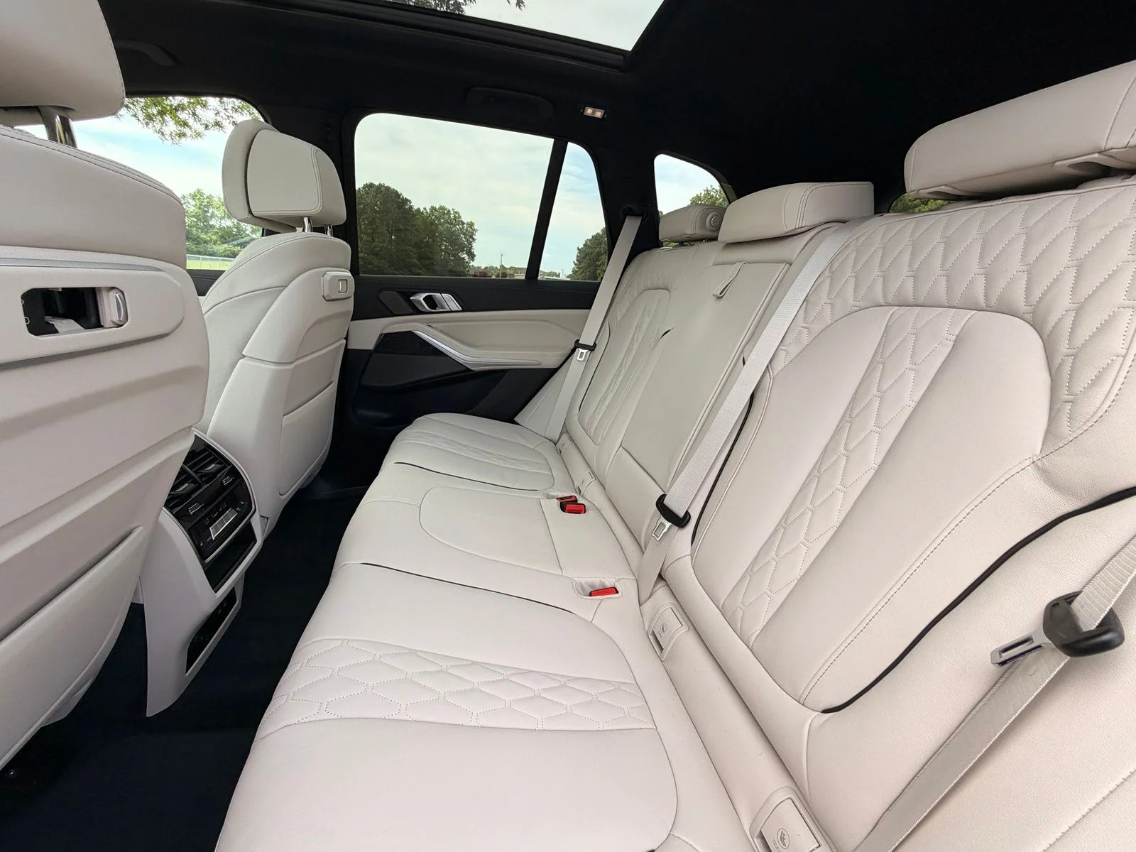 New 2026 Black Sapphire Metallic BMW xDrive40i image 14