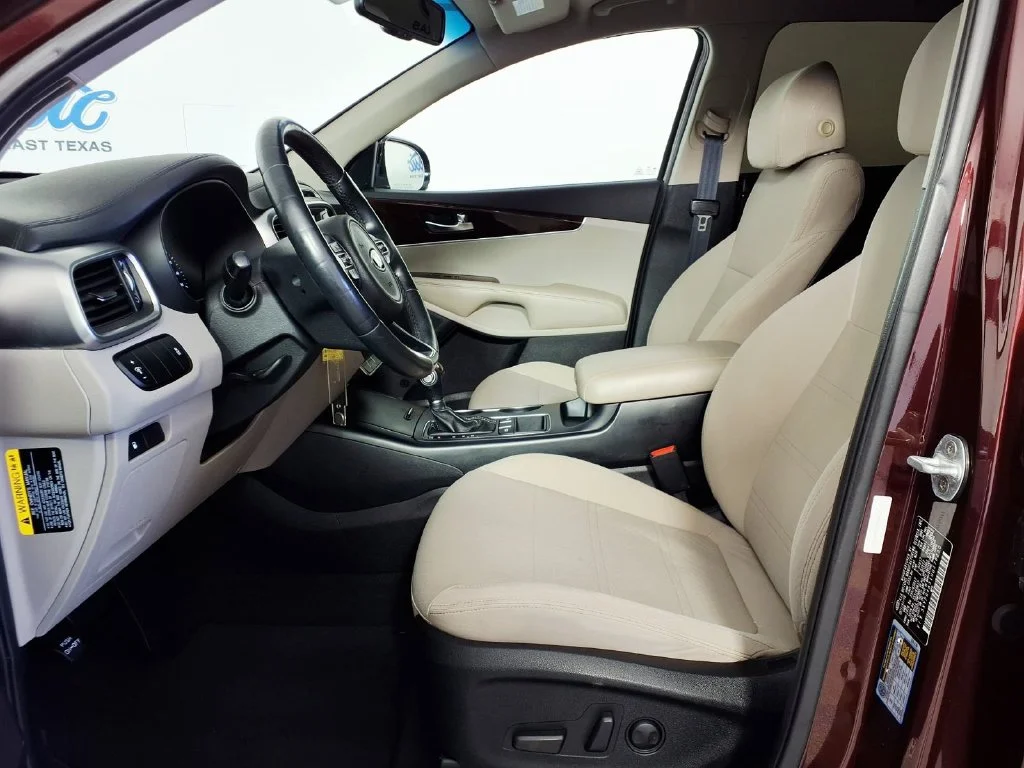Used 2017 Purple Kia LX image 8