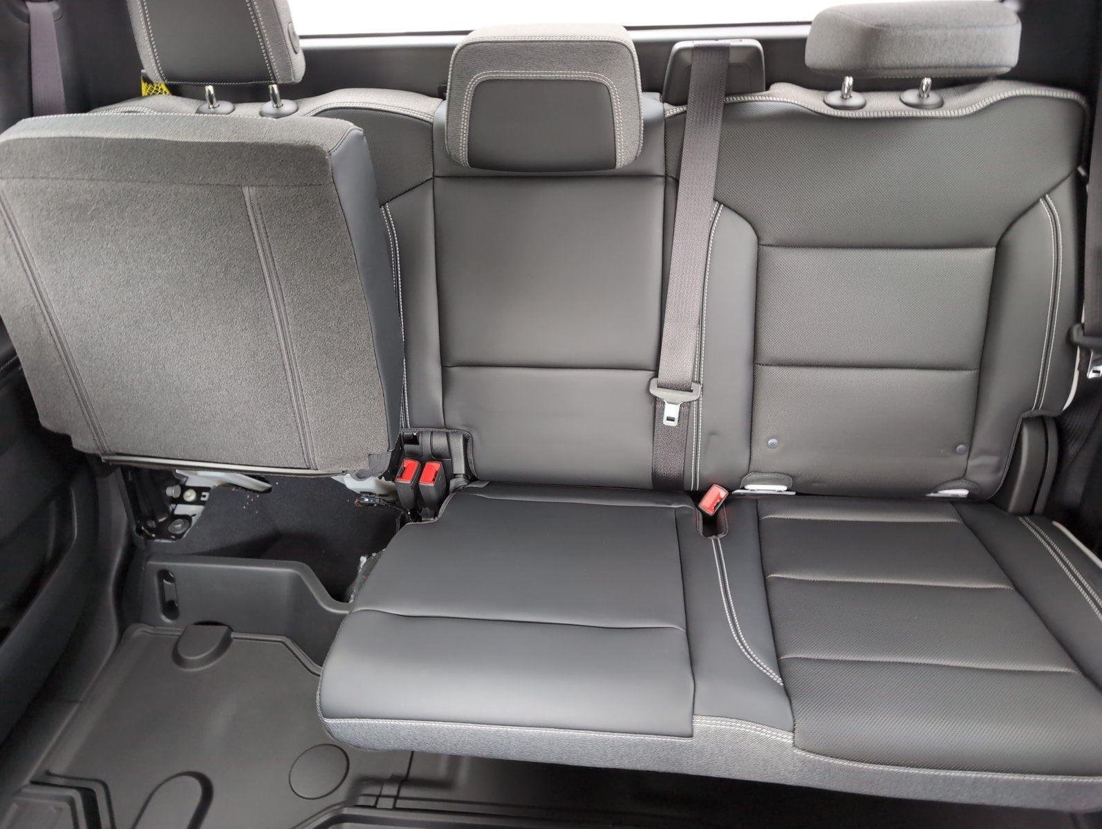 New 2026 Summit White GMC Elevation Standard Range image 19