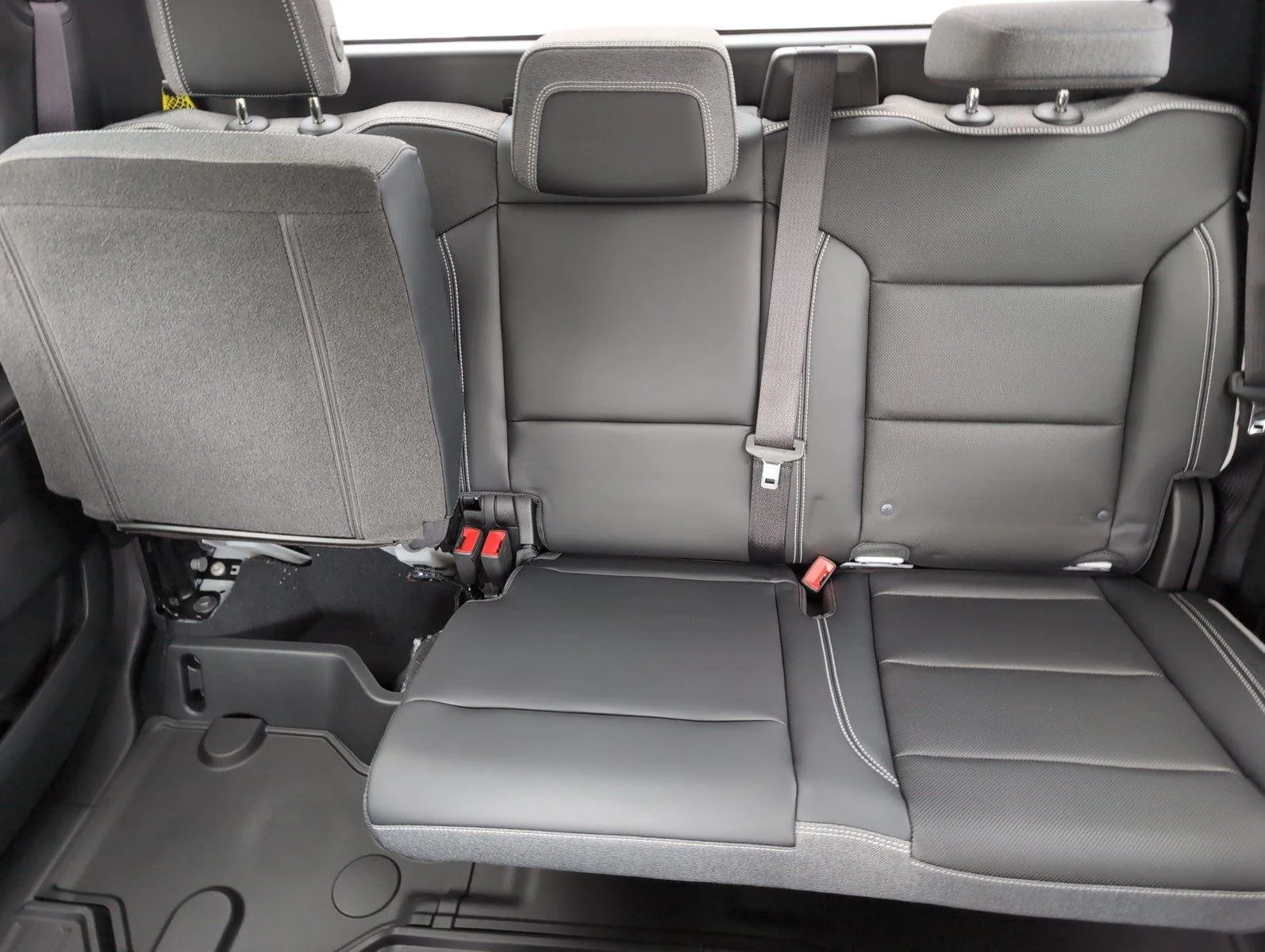 New 2026 Summit White GMC Elevation Standard Range image 19
