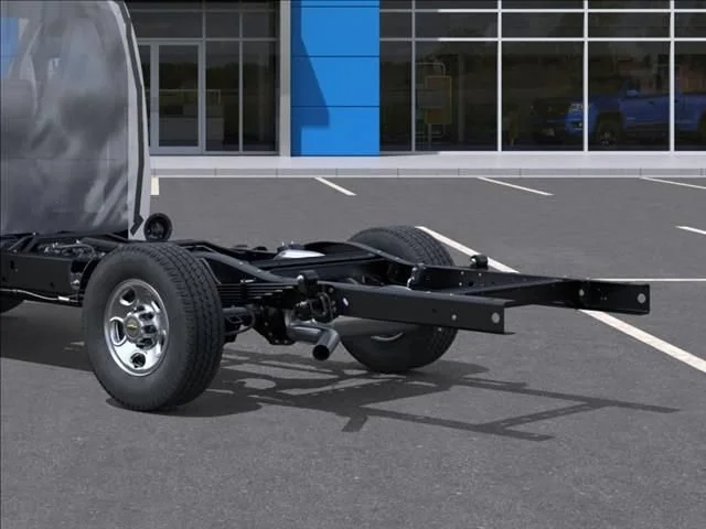 New 2026 Summit White Chevrolet 1WT image 11