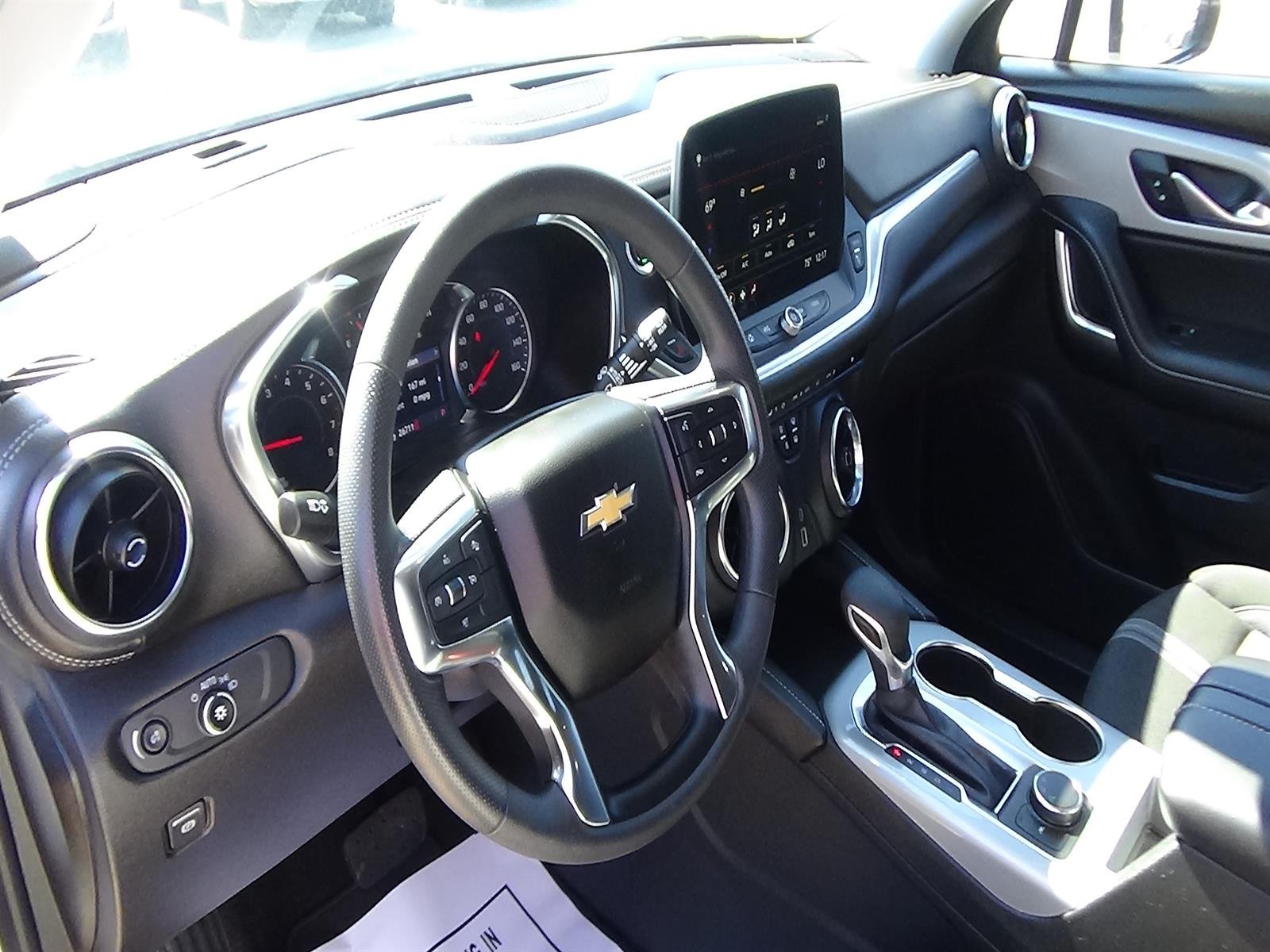 Used 2025 Summit White (gaz) Chevrolet LT image 19