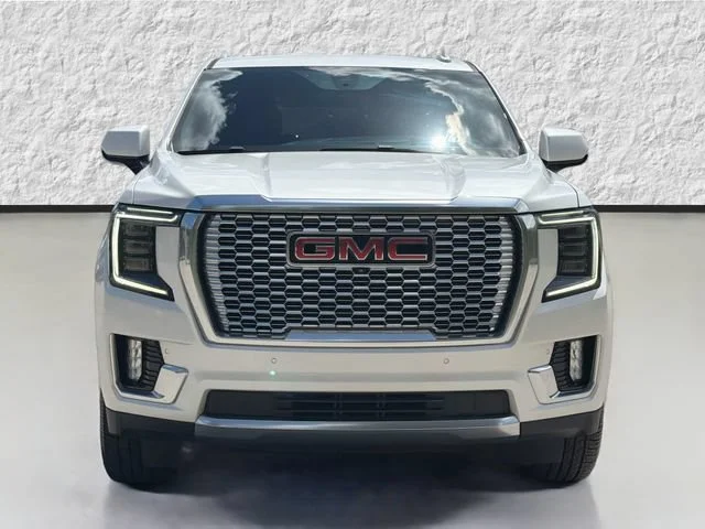 Used 2022 White Frost Tricoat GMC Denali image 8