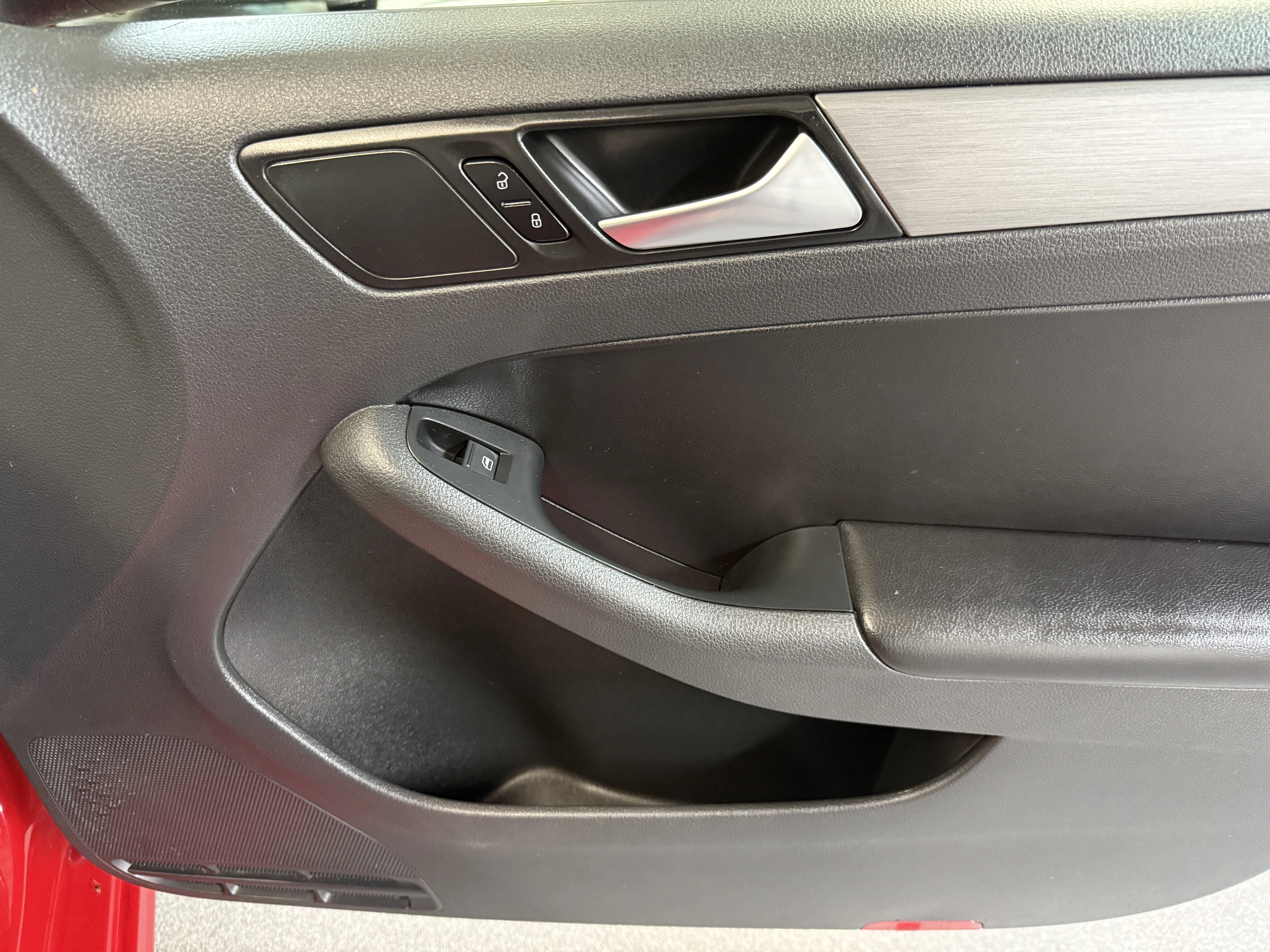 Used 2016 Tornado Red Volkswagen 1.8T Sport image 22