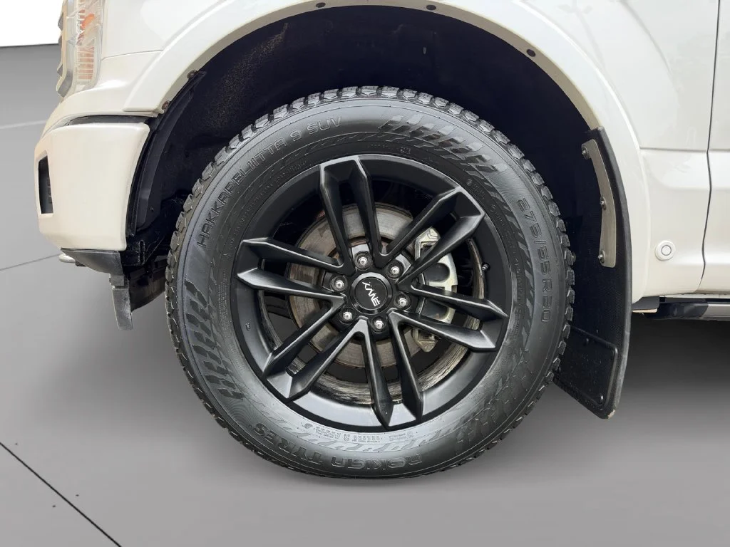 Used 2018 White Ford Limited image 9