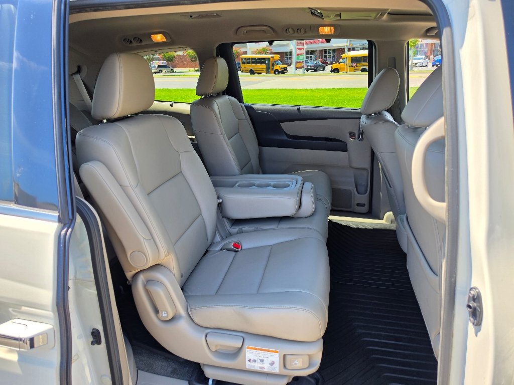 Used 2016 White Diamond Pearl Honda Touring Elite image 30