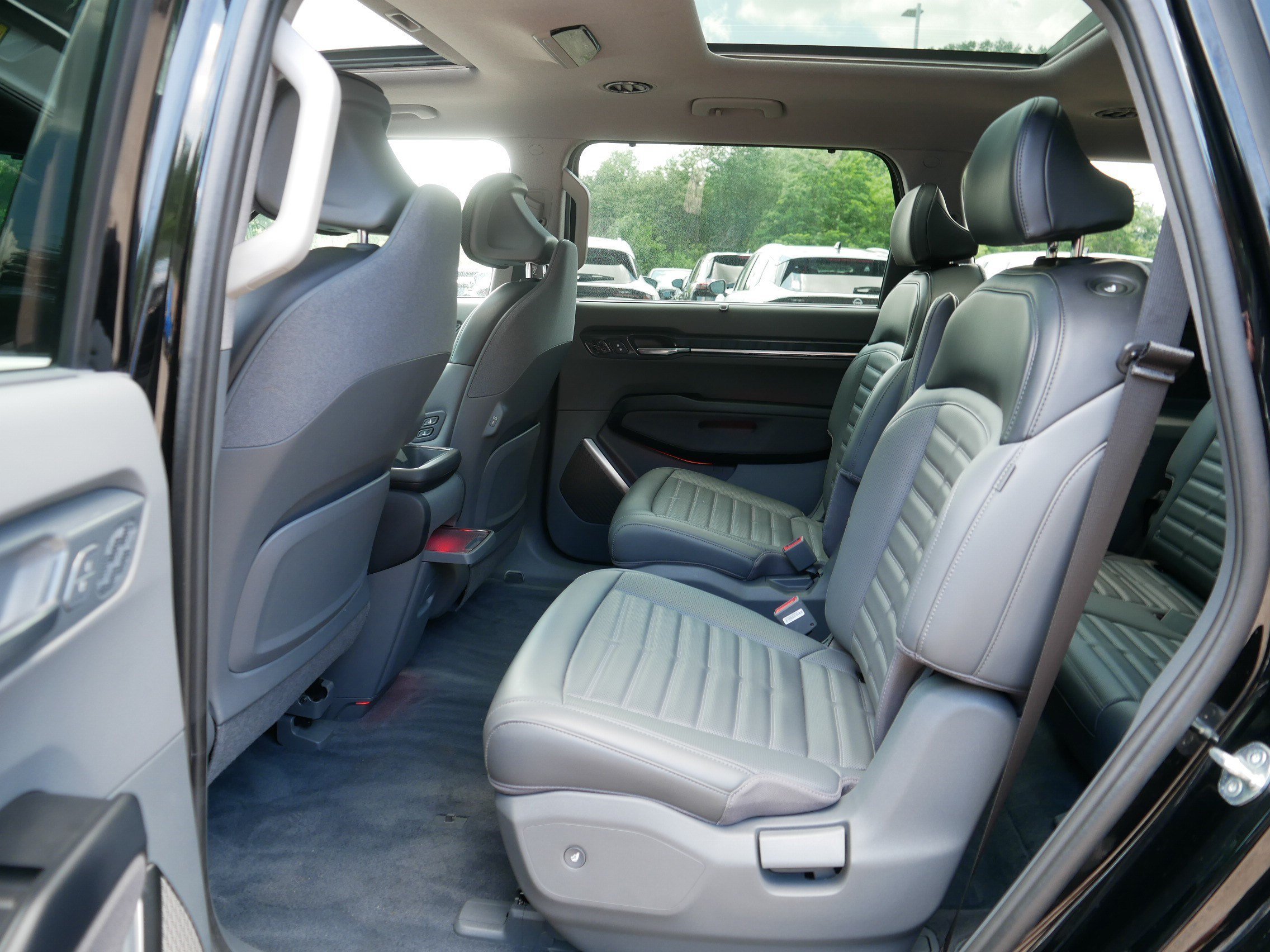 Certified Used 2024 Aurora Black Pearl Kia Land image 35