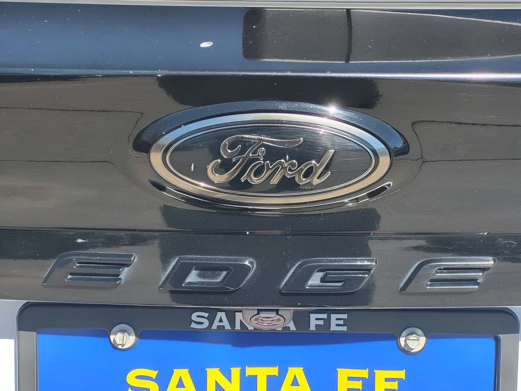 Used 2022 Oxford White Ford SE image 29
