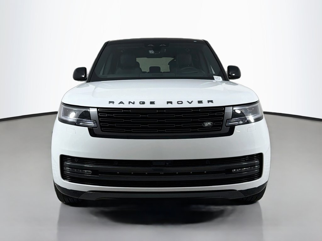 New 2027 Fuji White Land Rover SE image 2