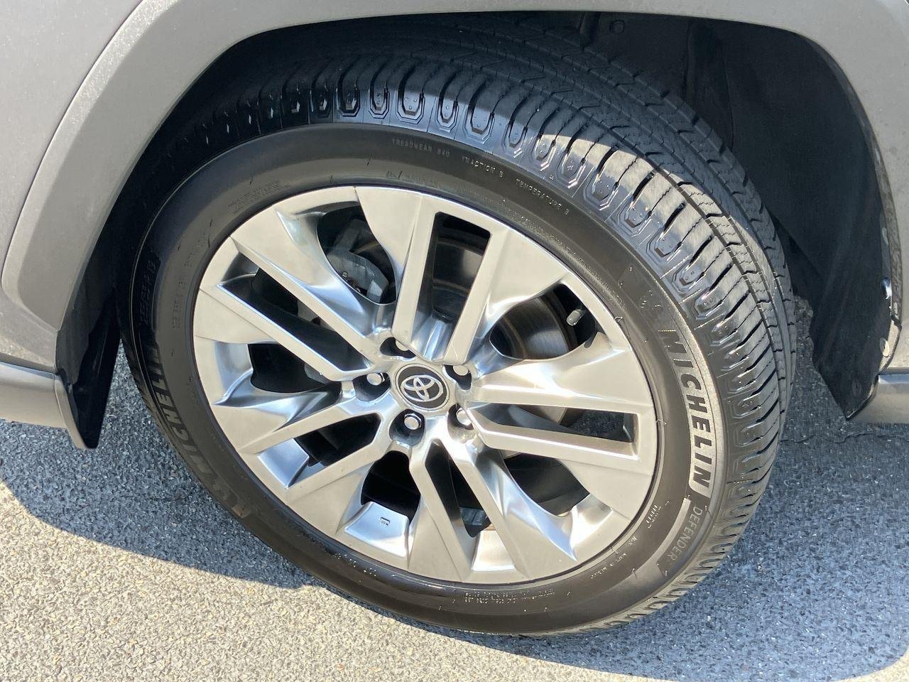 Used 2021 Gray (Magnetic Gray Metallic) Toyota XLE Premium image 9