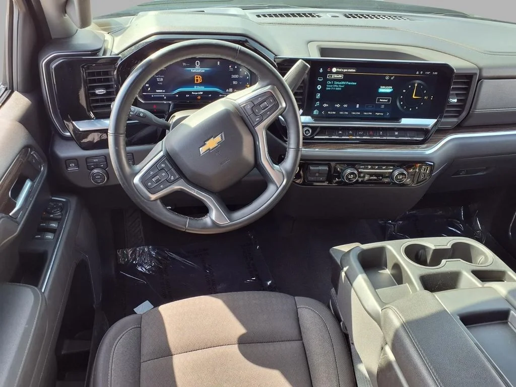 Used 2025 Gray Chevrolet LT image 4