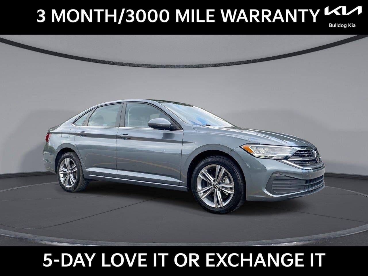 Used 2022 Platinum Gray Metallic Volkswagen SE image 1
