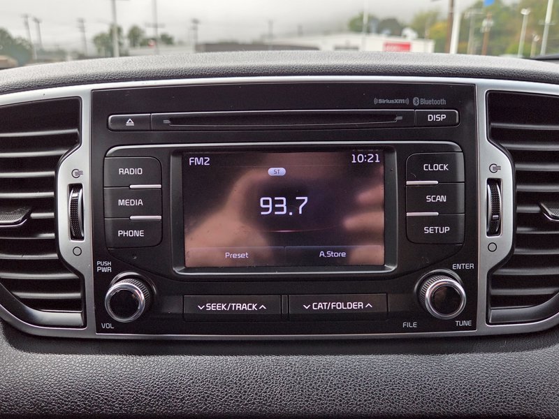 Used 2018 Red Kia LX image 31