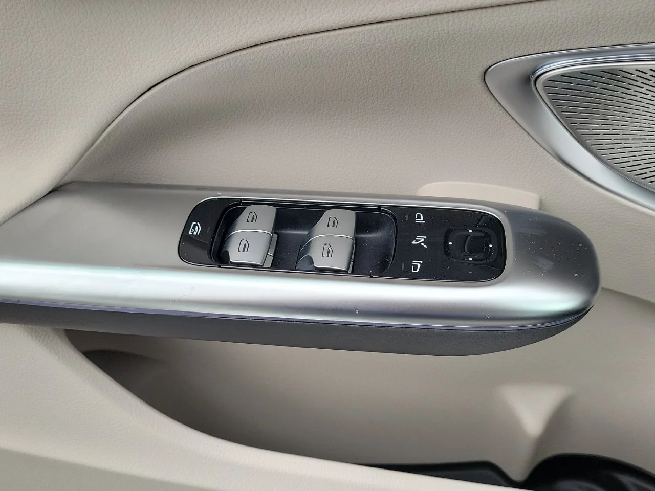 New 2026 Polar White Mercedes-Benz C 300 image 27