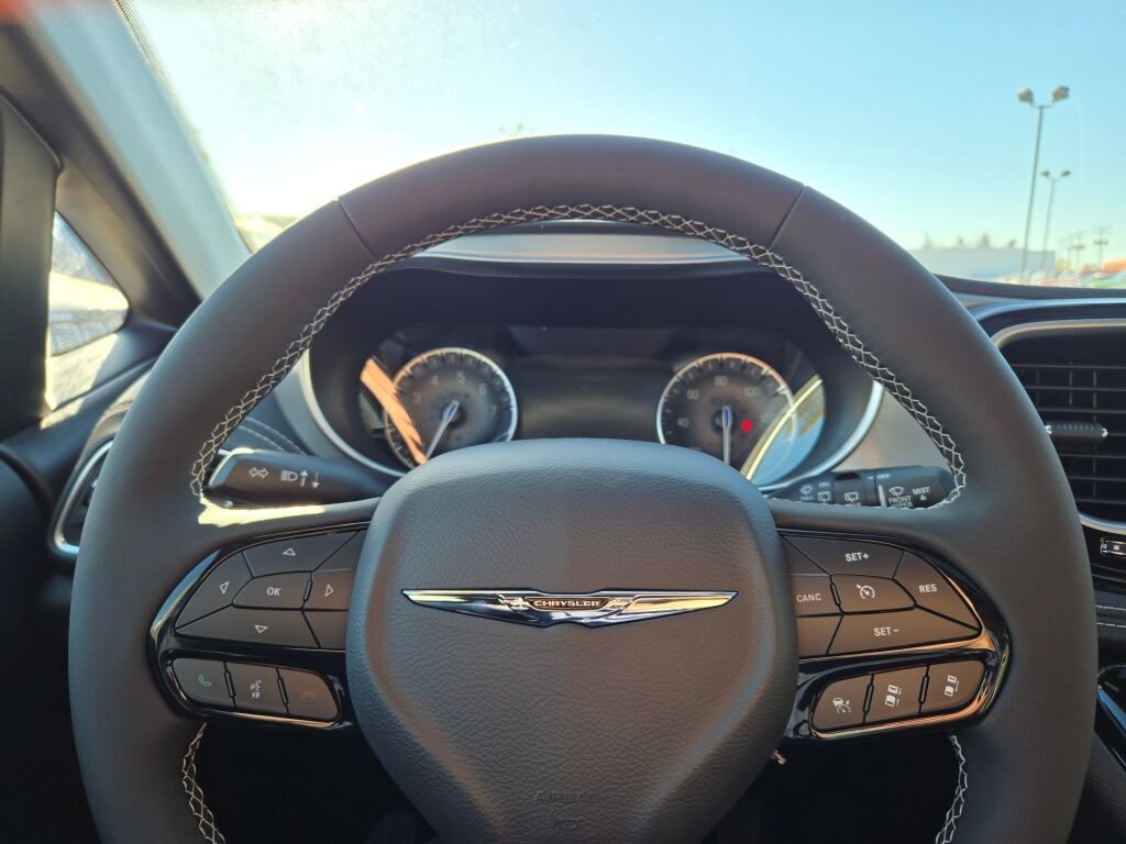 2026 Chrysler Pacifica Limited - Photo 33