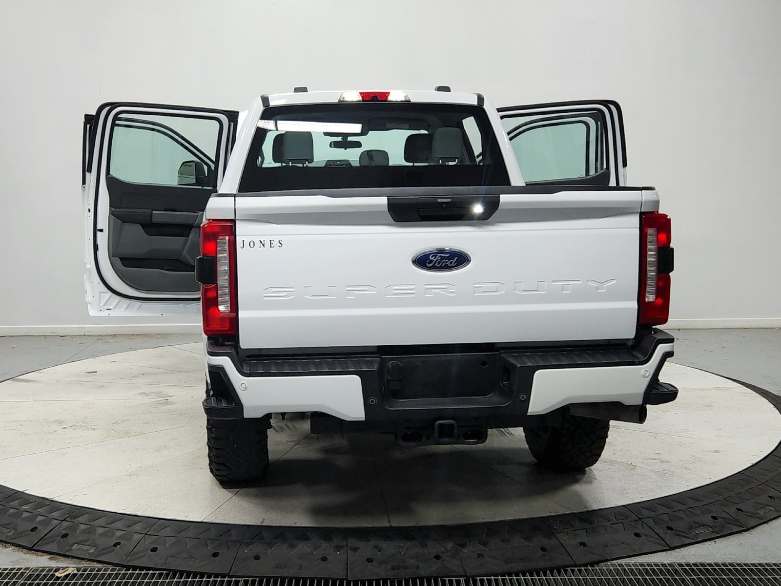 Used 2023 Oxford White Ford XL image 15