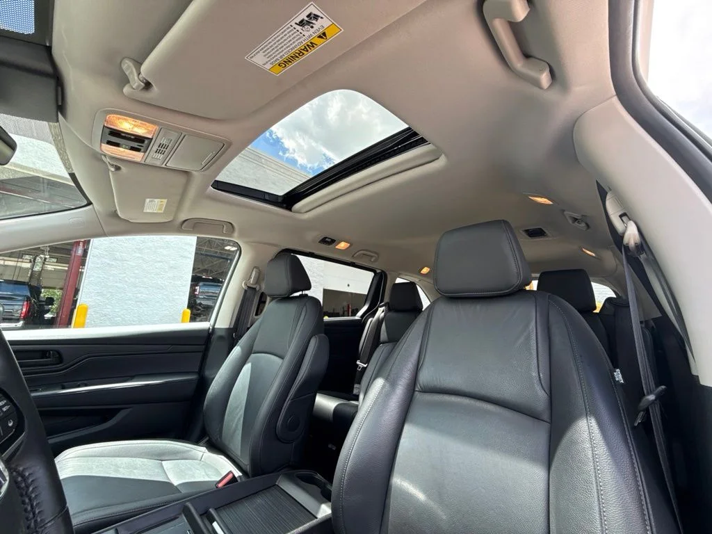 Used 2025 Platinum White Pearl Honda EX-L image 14