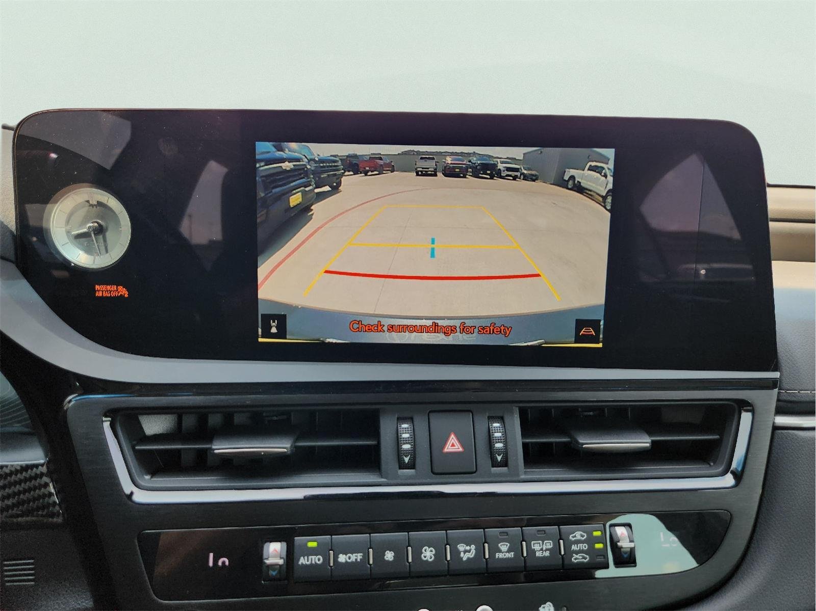 2025 Lexus ES 350 - Photo 16